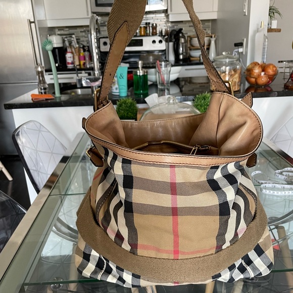 Burberry tote - Picture 8 of 13